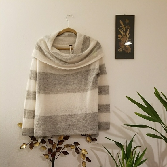 Free People Sweaters - 👕👕👠GORGEOUS FREE PEOPLE SWEATER